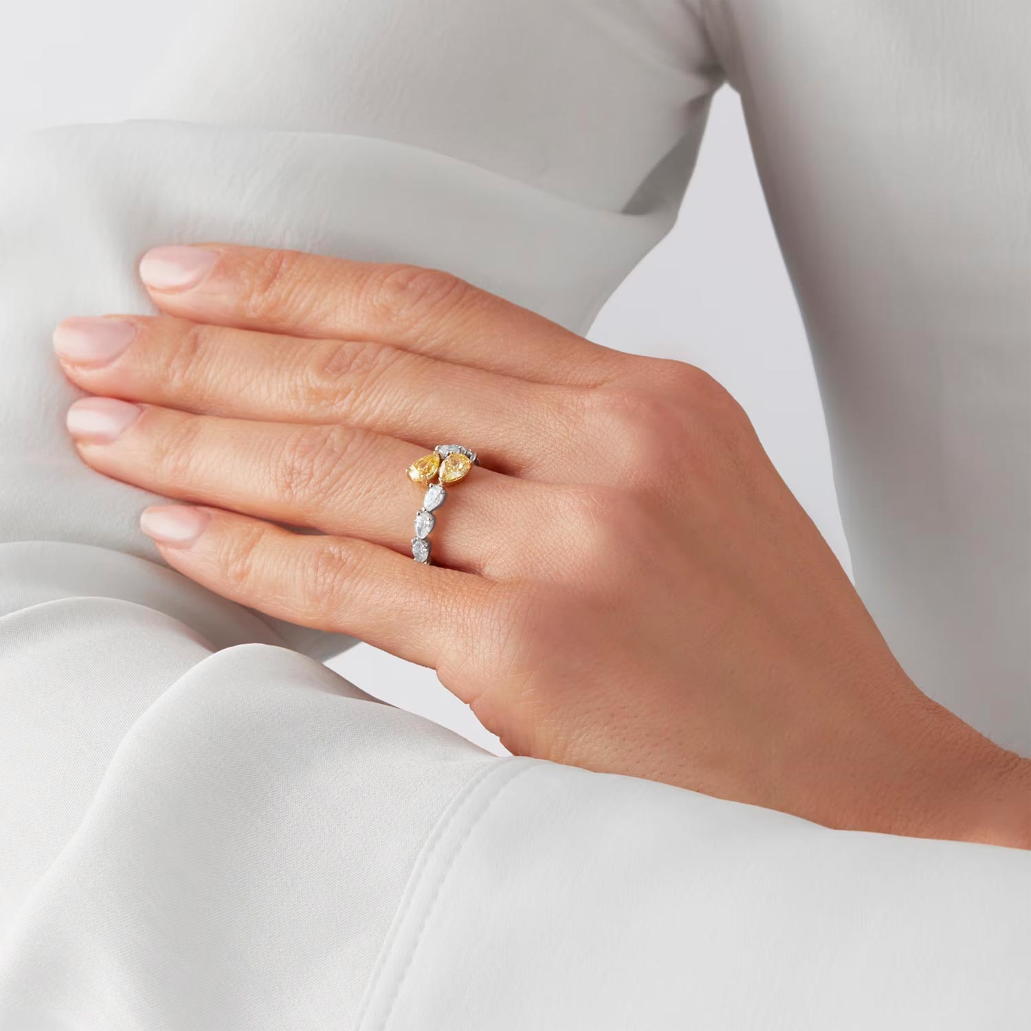 18ct Yellow & White Pear Cut Diamond Ring – Image 2